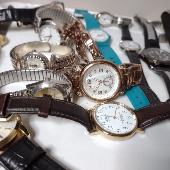 Lot Of Over 25 Untested Watches - Picture 5 of 13